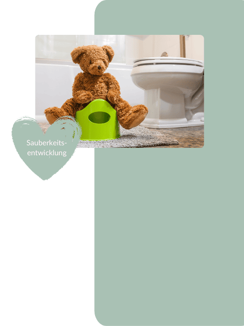 liebevoll aufwachsen – Ein brauner Teddybär sitzt auf einem grünen Töpfchen im Badezimmer, neben einer Toilette. Die Szene symbolisiert den Übergang zur Sauberkeit bei Kleinkindern.