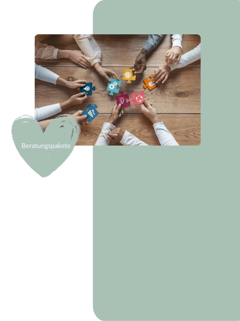 liebevoll aufwachsen – Verschiedene Hände legen farbige Puzzlestücke zusammen – symbolisch für individuelle, abgestimmte Beratungspakete in der Eltern- und Familienbegleitung.
