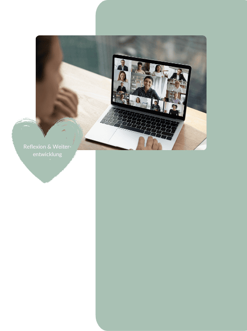 liebevoll aufwachsen – Eine Person nimmt an einem Online-Austausch teil, in dem viele Menschen gemeinsam auf einem Laptopbildschirm zu sehen sind – Fokus auf Reflexion und persönliches Wachstum.