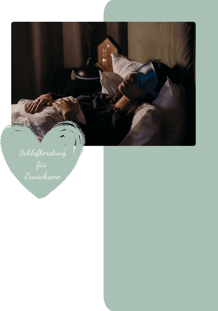 Erwachsene Person mit Schlafmaske im Bett